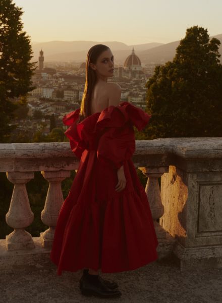 Fashion trend RED – fashion photographer ANDREAS ORTNER and Fashion Director of ELLE Germany Pia Leonie Knoll stage the color red for the ELLE Germany September issue 2021