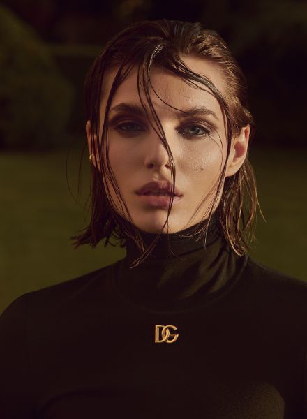 Awaiting you in ELLE Germany September ‘21 are 30 pages of trendy fashion – photographed by ANDREAS ORTNER in Italy