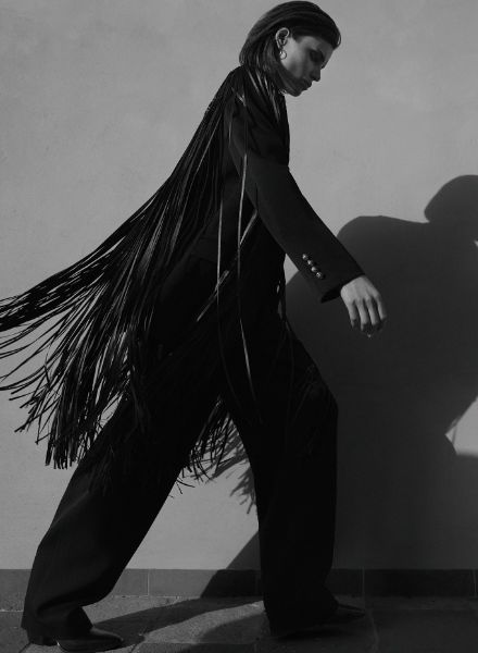 Awaiting you in ELLE Germany September ‘21 are 30 pages of trendy fashion – photographed by ANDREAS ORTNER in Italy