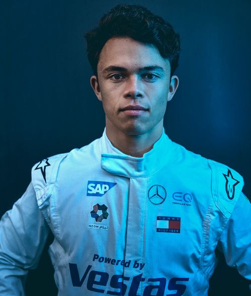 We congratulate MERCEDES-BENZ EQ FORMULA E & WORLD CHAMPION NYCK DE VRIES – with photos by ANKE LUCKMANN