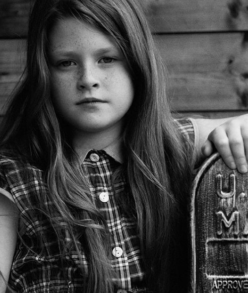 'Born in the USA' - Kid's Fashion Editorial mit Fashion Resale Vintage Styles fotografiert von LISE ANNE MARSAL für das französische SWEET MAGAZINE
