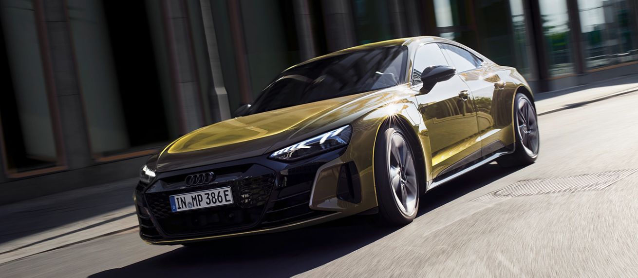 Pure energy and progressive performance – DAVID BREUN photographs the AUDI e-tron GT RS in Berlin