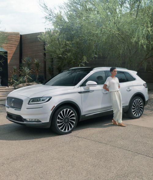 Fashion follows function – MATTHEW JONES photographs the LINCOLN Nautilus 2022 in Phoenix, Arizona for Hudson Rouge