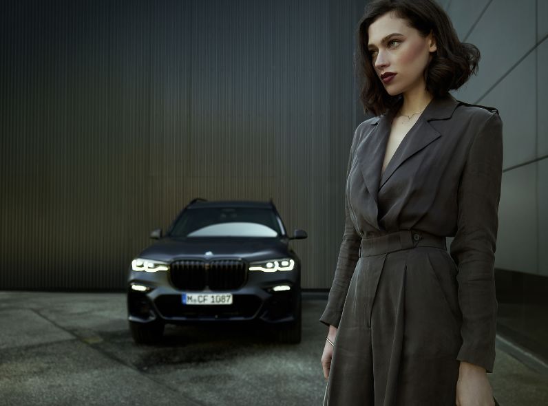 The dark attraction of luxury and sportiness : we present you the BMW ‘The X7’ Edition Dark Shadow – post-produced by STEPHANIE WENCEK