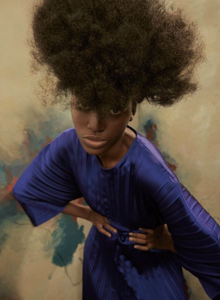Big Hair im 'Posey' Editorial - fotografiert mit Model Leslye Huenoup von SALLYHATESWING und veröffentlicht von SLEEK Magazin