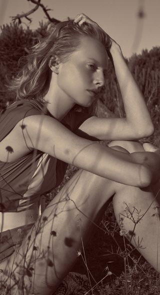 Model India Tuersley in VOGUE Ukraine – photographed by Fernando GOMEZ c/o ROCKENFELLER & GÖBELS, styling by Roma Lansky, hair & make-up by Rosa Matilla