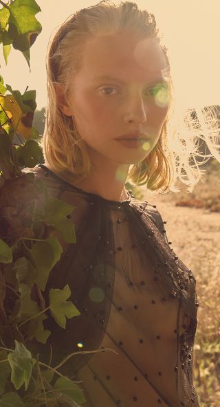 Model India Tuersley in VOGUE Ukraine – photographed by Fernando GOMEZ c/o ROCKENFELLER & GÖBELS, styling by Roma Lansky, hair & make-up by Rosa Matilla