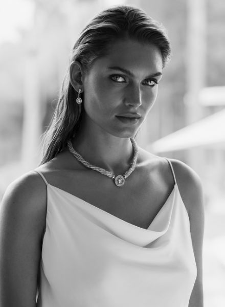Zeitlose Klassiker aus der JÖRG HEINZ Schmuckmanufaktur - präsentiert von Model Marion PASCALE c/o BRODYBOOKINGS