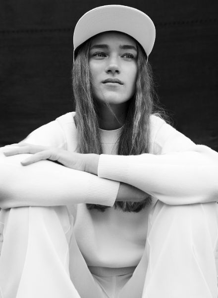 Dreamlike Fall/Winter ‘21-’22 looks ... – Ramona Reuter photographs model Emma for VOGUE Ukraine Online