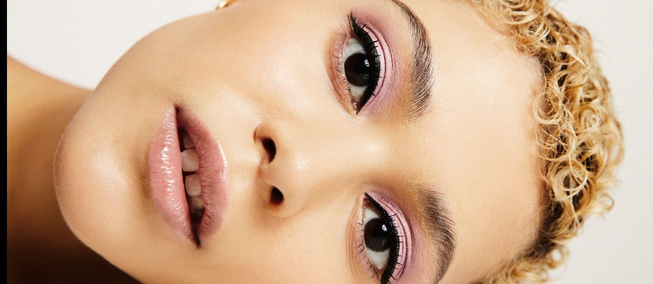 Kunst auf dem Gesicht - Alisha ARCHIE c/o VIVA MODELS BERLIN ist das Gesicht der Glam-Koop 'Refinery29 x Essence Cosmetics x Catrice Cosmetics'