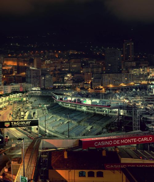 NEU bei GoSee : THOMAS SCHORN, Transportation, Köln; wir zeigen Euch zum Einstieg sein stimmungsvolles, nächtliches Monaco-Portrait aus seiner GRAND PRIX NOIRE Serie sowie seine freie Arbeit STRATUS in Full-CGI