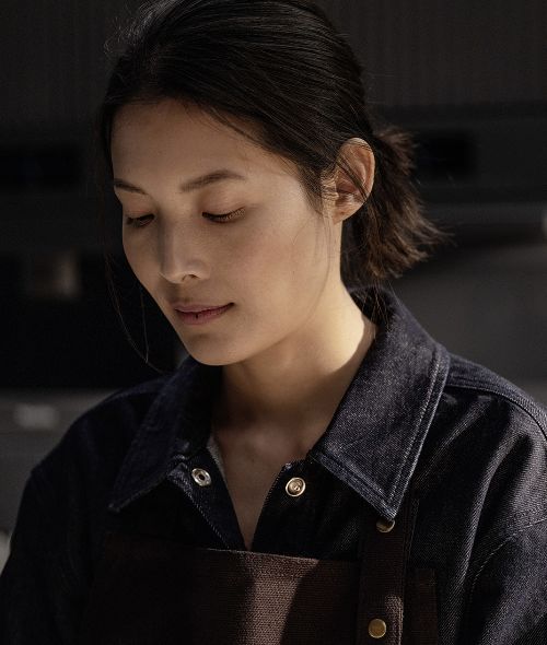 'Dalad Kambhu - Weltbürgerin mit kulinarischer Mission' in der MIELE Gen 7000 'Two in One' Kampagne von Wolfgang STAHR c/o NERGER M&O für Select Worldwide