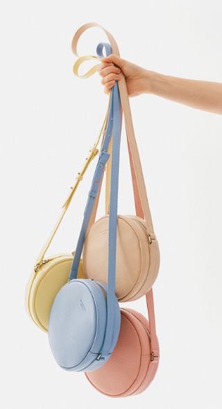 Handbags, wallets and accessories by CHI CHI FAN, photographed by Tobias Wahl – with styling by Hannah GODDE c/o NINA KLEIN AGENCY