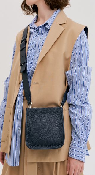 Handbags, wallets and accessories by CHI CHI FAN, photographed by Tobias Wahl – with styling by Hannah GODDE c/o NINA KLEIN AGENCY