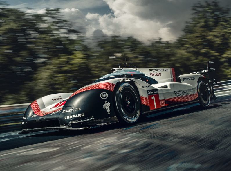 Geschichte, eingefroren für die Ewigkeit in 5:19,55 - THOMAS SCHORN fotografierte für PORSCHE die Rekordfahrt des 919 Hybrid Evo