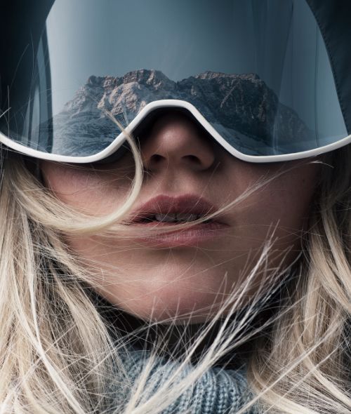 Sandro BAEBLER c/o SEVERIN WENDELER portraitiert die französische Freestyle-Skierin Tess Ledeux für das THE RED BULLETIN Magazin France Februar 2022