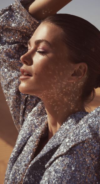 ANDREAS ORTNER photographs the 30-page ELLE Germany March ‘22 cover story with models Maartje Verhoef and Mathilde Brandi in Oman, styling: Pia Knoll, hair & make-up: Georgios Tsiogkas