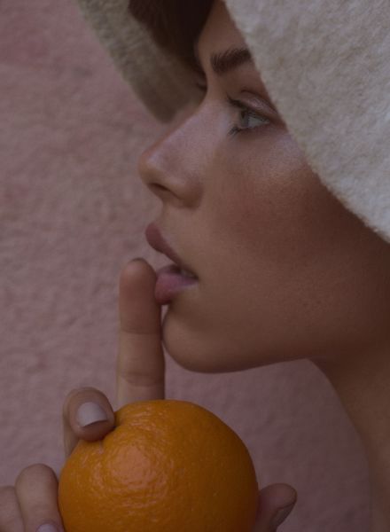 'Dive In Style' - ANDREAS ORTNER fotografiert Supermodel Georgia Fowler für die Coverstory der HARPER'S BAZAAR Greece