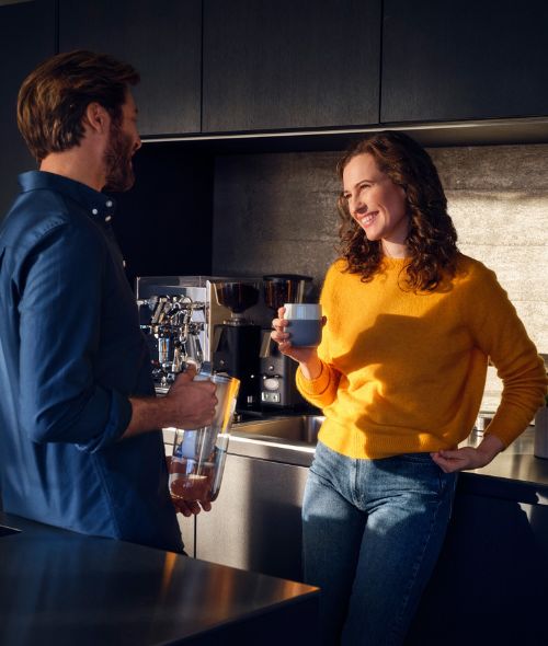 BRITA water filter systems – sustainable drinking water filter solutions for at home and on the go – people motifs by Johannes MINK c/o KLAUS STIEGEMEYER for Upljft
