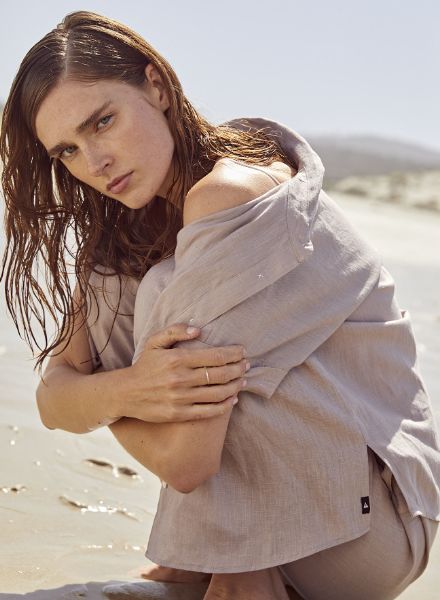 ‘Durable, wearable, beautiful staples made to last, …’ – Annie EDMONDS c/o ALYSSA PIZER MANAGEMENT photographs actress and model Katy O’Kane for AMERICAN GIANT