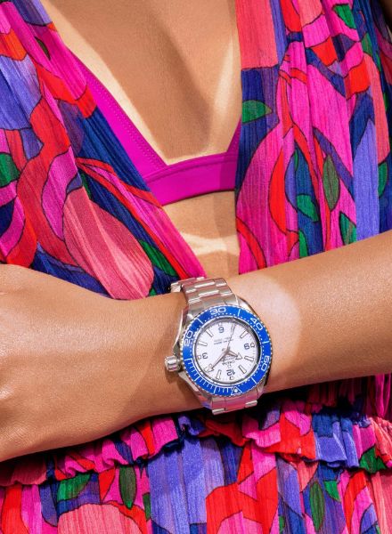 ‘Tan Lines’ – a summer editorial by Alexander COGGIN c/o MAKING PICTURES for HTSI – FINANCIAL TIMES
