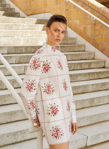 GRAZIA Editorial mit Tess Hellfeuer, fotografiert von Jette Stolte am Wannsee Strandbad, mit Hair & Make up von Benjamin BECHER c/o NINA KLEIN