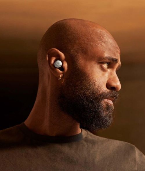 GOOGLE Pixel Buds Pro – Marcus SMITH c/o MAKING PICTURES photographs the campaign for the wireless earbuds with cutting-edge tech