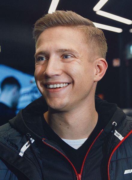 'YOUR SPIRIT OUR PERFORMANCE' ROBERT WESTRICH fotografiert für das Karriereportal von MERCEDES-AMG und die Agentur Von Helden und Gestalten