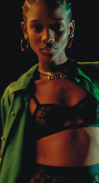Sydney bei Nacht .... - Elibeidy MARTINEZ c/o LOUISA MODELS in der Coverstrecke des LOVE WANT Magazins #25