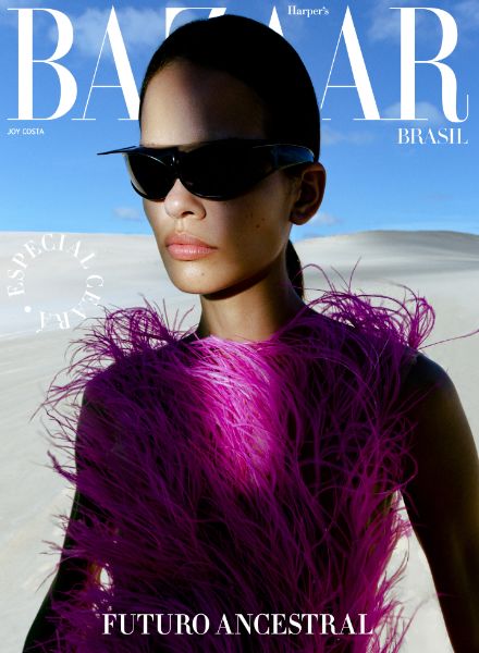 Igor Reis fotografierte Model Joy COSTA c/o LOUISA MODELS für die HARPER'S BAZAAR Brazil Juli '22 Ausgabe für die Strecke 'Futuro Ancestral' am Strand