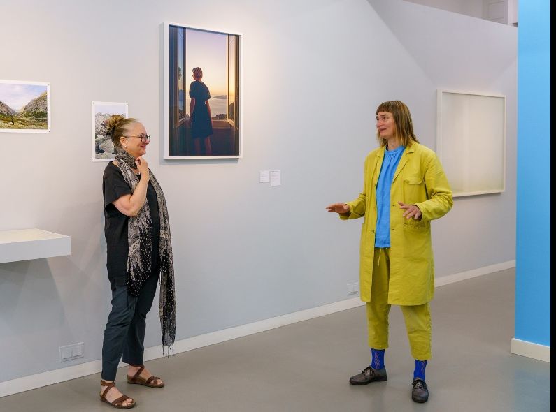 'IN REFERENCE TO A SUNNY PLACE' - Fotografin Elina Brotherus lädt zum Book Signing und Gallery Talk mit Kuratorin Celina Lunsford anläßlich ihrer Retrospektive ins Fotografie Forum Frankfurt