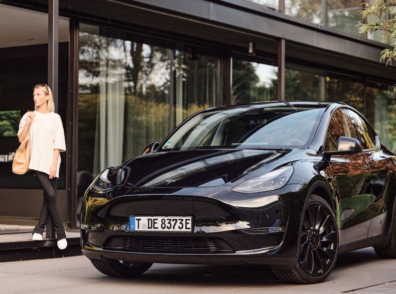 Das TESLA Model Y in der Performance Version made in Brandenburg - fotografiert von DANIEL HARTZ