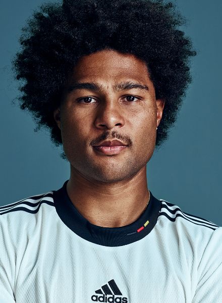 DOUBLE T PHOTOGRAPHERS : Portraits for the DFB German national soccer team, Condé Nast TRAVELLER, DSCENE Golden Hour, HARRY BREAD, WEMPE Jewelry Selected 2022, and spirited ideas with schnapps for DIE ZEIT