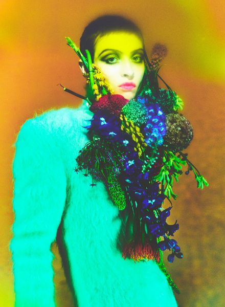 The TUSH51 ‘HEFTIG’ cover spread with makeup by Gabrielle THEURER and styled by Julius FORGO & Tanja FORGO-METTLER, all three artists c/o BASICS.BERLIN