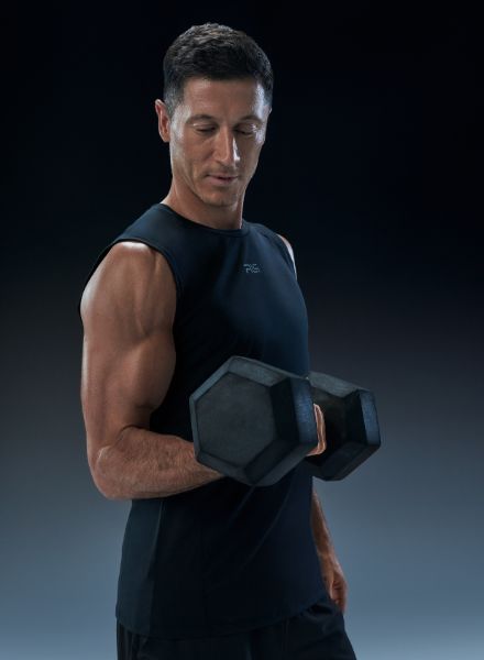 4FxRL9 PERFORMANCE Compression – PAWEL FABJANSKI photographs the new 4F collection featuring testimonial and soccer superstar Robert Lewandowski