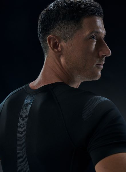 4FxRL9 PERFORMANCE Compression – PAWEL FABJANSKI photographs the new 4F collection featuring testimonial and soccer superstar Robert Lewandowski