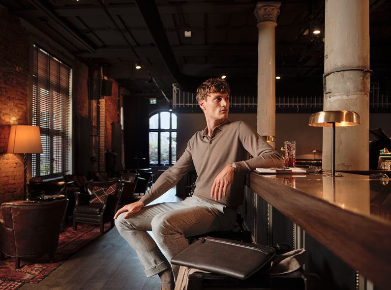 Oliver VONBERG c/o DOUBLE T Photographers shoots the GRAF VON FABER-CASTELL campaign – produced by DOUBLE T throughout the Port of Hamburg