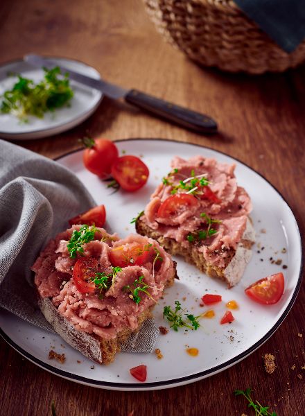 RÜGENWALDER MÜHLE - vegan sandwich spreads photographed by Stefan THURMANN c/o JULIA WALDMANN