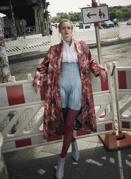 'Hangover à Kreuzberg' L'OFFICIEL BELGIUM Editorial mit Beauty Support von Sacha SCHUETTE c/o LES ARTISTS BY JOSEF STOCKINGER
