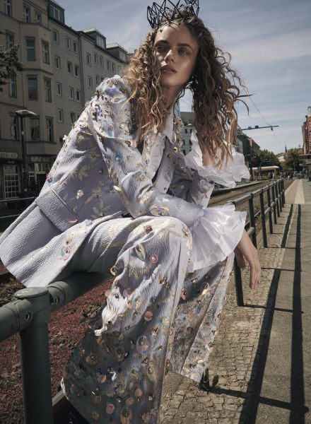 'Hangover à Kreuzberg' L'OFFICIEL BELGIUM Editorial mit Beauty Support von Sacha SCHUETTE c/o LES ARTISTS BY JOSEF STOCKINGER