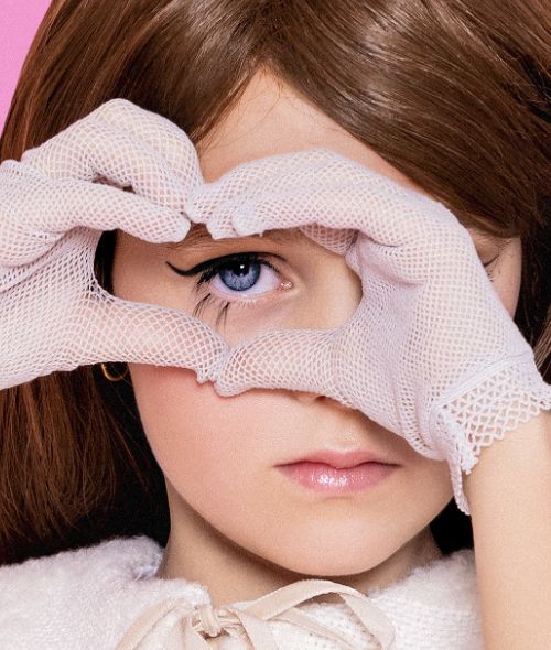 MRS. ROBINSON : präsentiert die TINE DE CLEER Girls Kampagne FS 23 ... und trefft die Amsterdamer Agentur MRS. ROBINSON erneut als Aussteller auf der UPDATE-23-BERLIN
