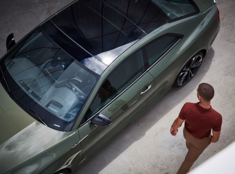 AUDI – Juergen BERDEROW photographs for advertising agency PHILIPP UND KEUNTJE with styling by Claudia SCHOLTAN, both artists c/o KLAUS STIEGEMEYER