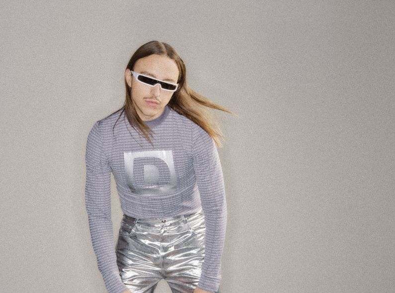 ‘The wonderful world of Tommy Cash’ - ONE HUNDRED BERLIN post-produces the title story with the singer and multi-talented artist for BERLINER ZEITUNG and photographer Stini Roehrs