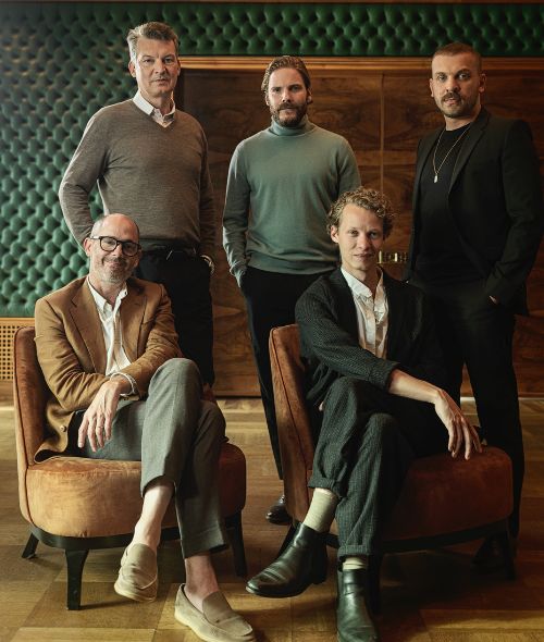 The Zurich Film Festival celebrates the film ‘All Quiet on The Western Front’ – Serge HOELTSCHI c/o KRISTINA KORB photographs the cast, and we have the portraits for you on GoSee.News