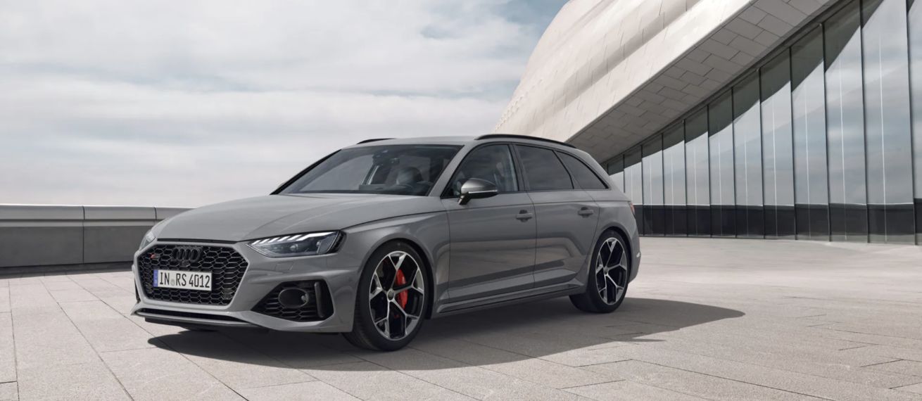 The new AUDI RS4 in dynamic marketing images with eye-catching backdrops by MAGROUND