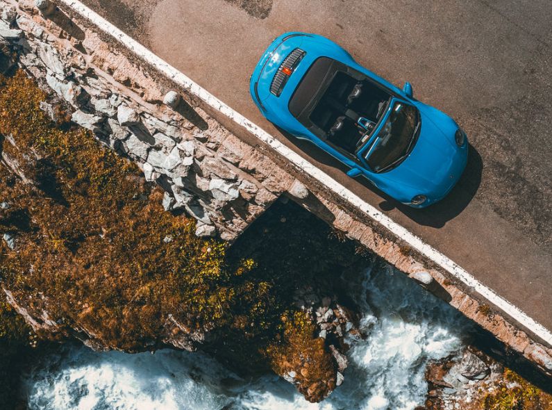 Swiss Alps With No Roof - der 911 Carrera S Convertible, fotografiert von Tobias HABERMANN c/o NERGER M&O für PORSCHE und die Agentur Grabarz und Partner