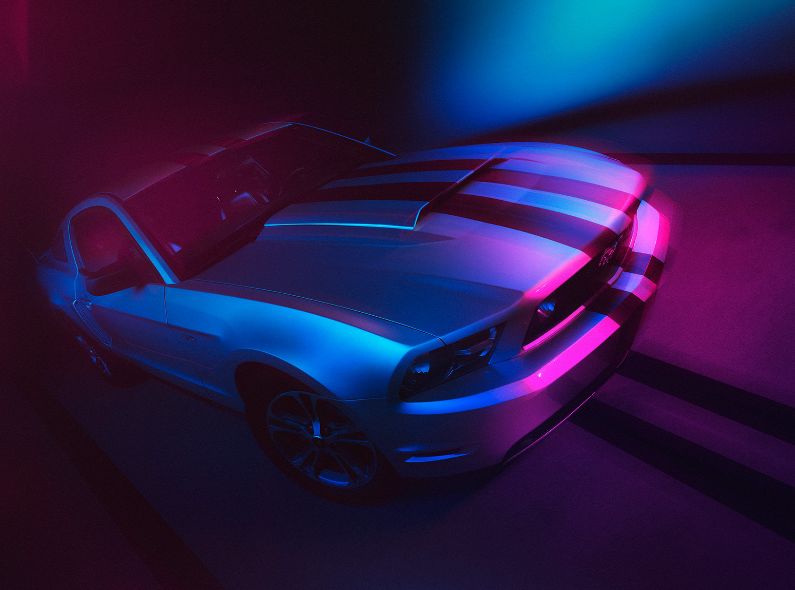 ANKE LUCKMANN stages a MUSTANG WITH BLACK STRIPES using Gybow Light Technik in a lively world of colors