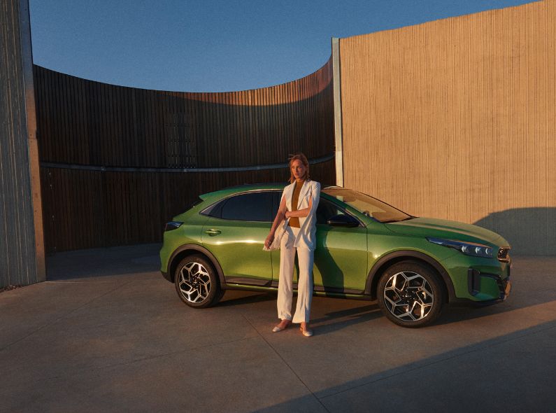 BEN & MARTIN fotografieren die neue KIA XCEED Kampagne in Feel-Good-Ästhetik für KIA Motors & Innocean Worldwide