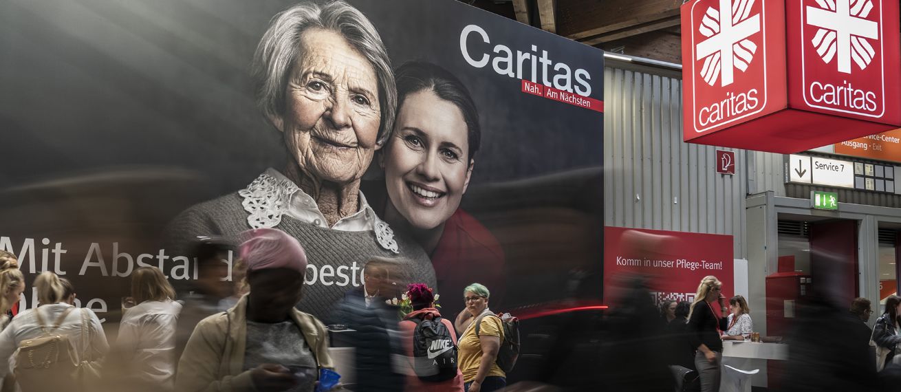 MATTHIAS ALETSEE fotografiert einfühlsame Portraits für die CARITAS Pflege Kampagne von Wächter Worldwide Partners