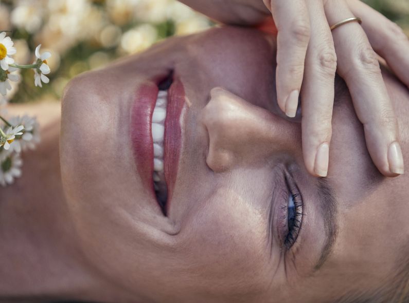 'A beautiful afternoon' - New Beauty by Annie EDMONDS c/o ALYSSA PIZER MANAGEMENT